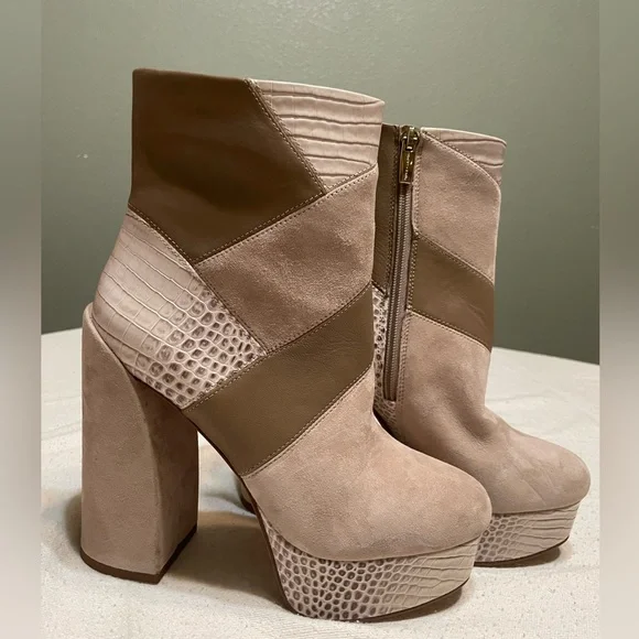 Vince Camuto Gilisama Platform Boot size 7 NEW WITHOUT BOX - Picture 2 of 3